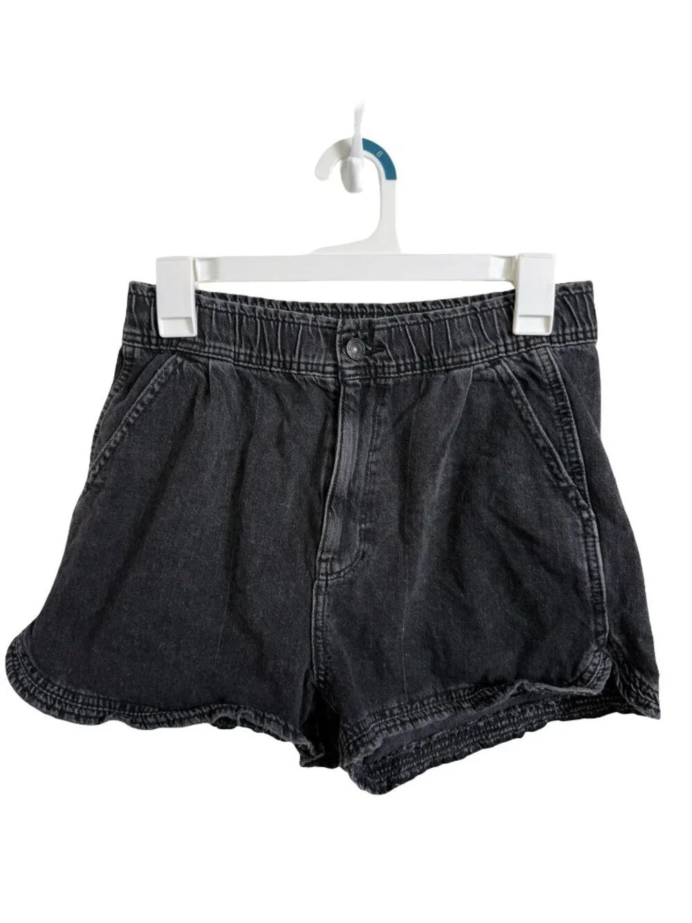 American Eagle Mom Shorts Size 6 Black Wash Ruffle Elastic Waist Stretch